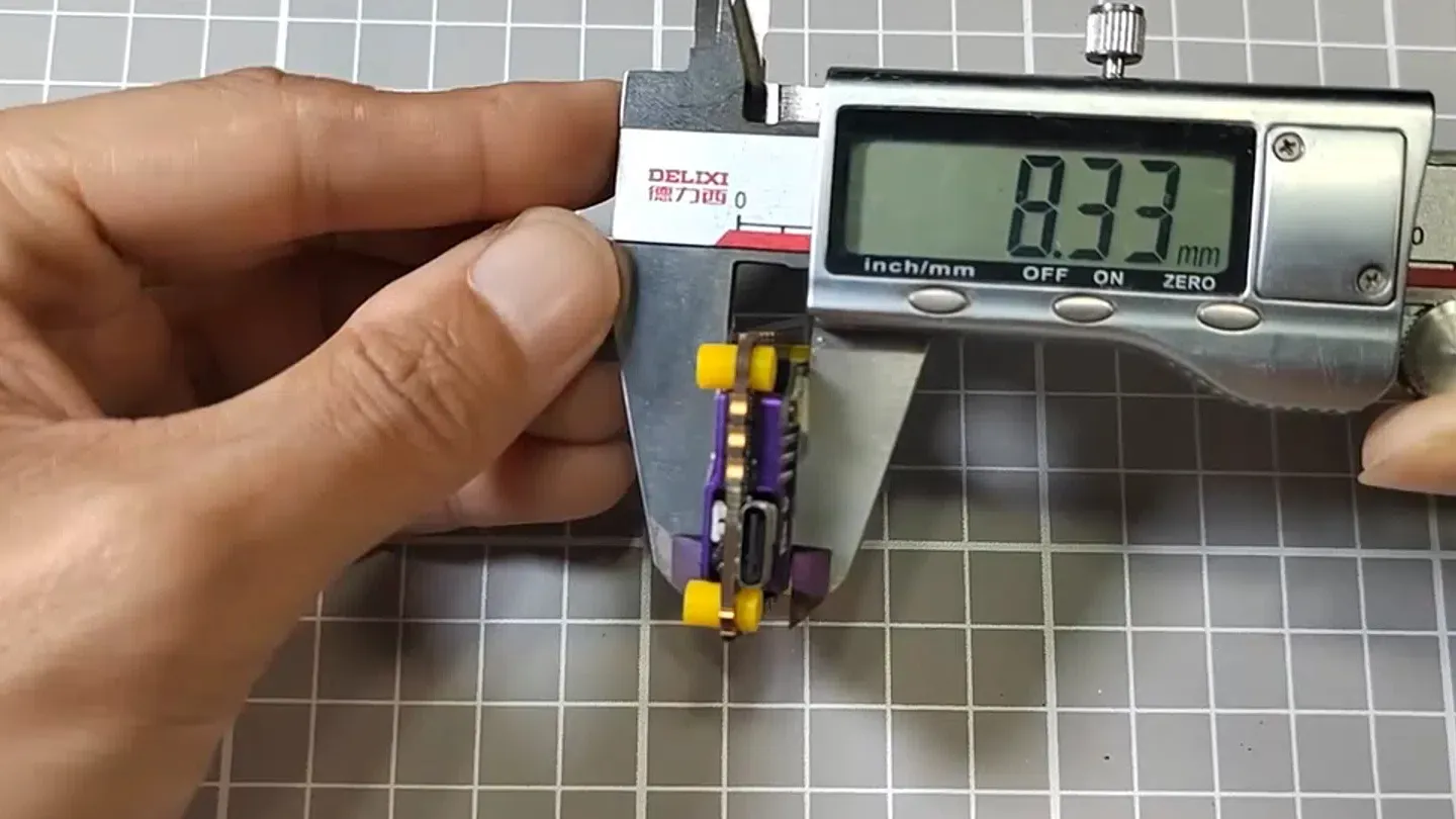 thickness of Speedybee F405 AIO