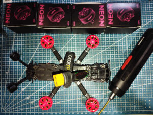 MEPS_NEON_2203.5_FPV_Build_Action