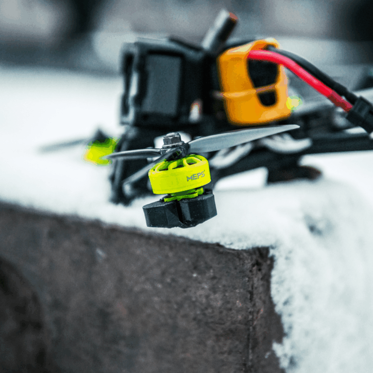 meps-2207-v2-green-fpv-racing-drone-snowy-installation