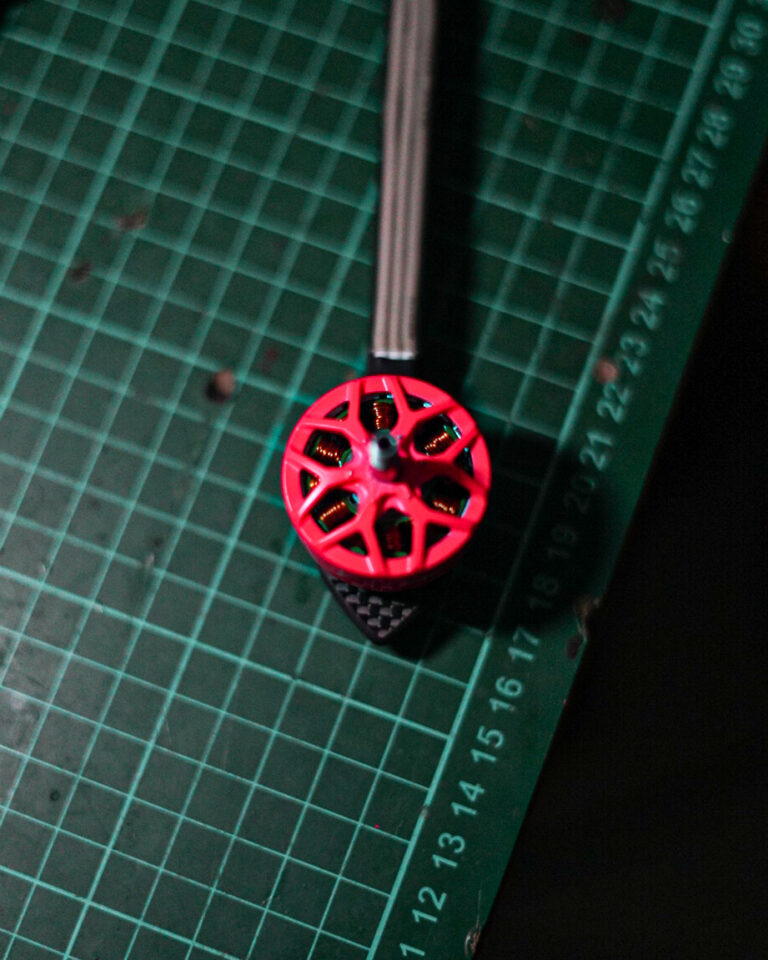 meps-neon-2810-closeup-thrust-performance