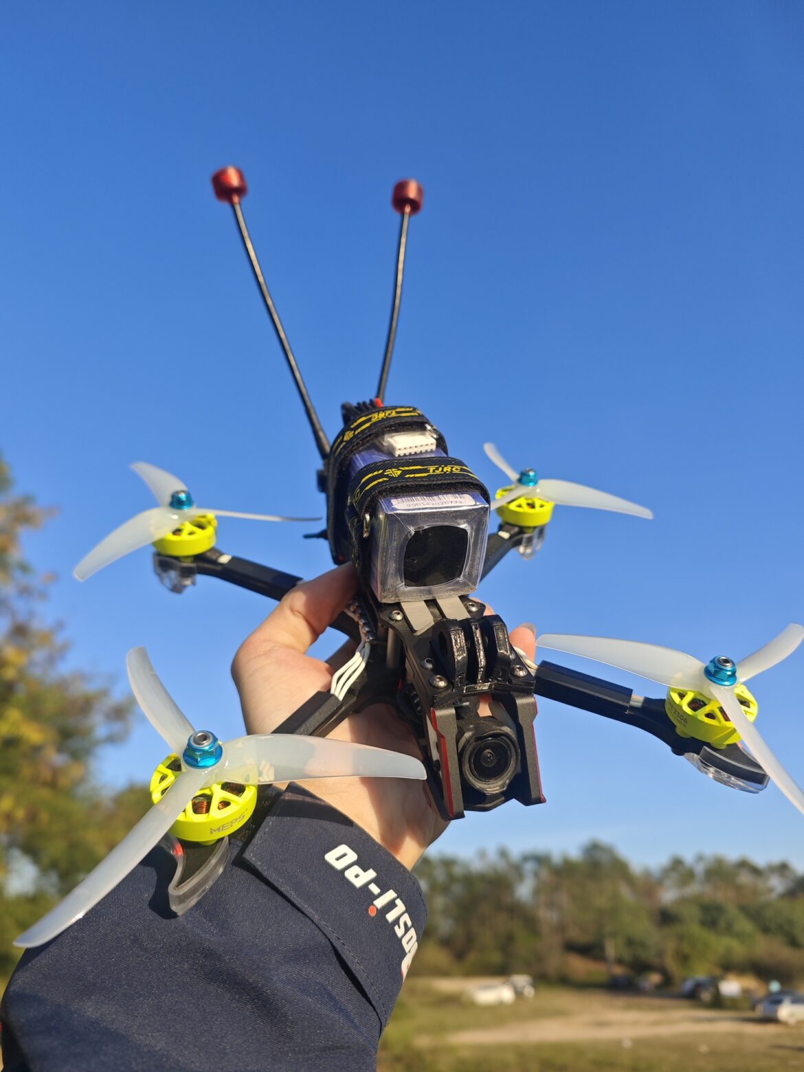 neon2306-fpv-build-action-shot