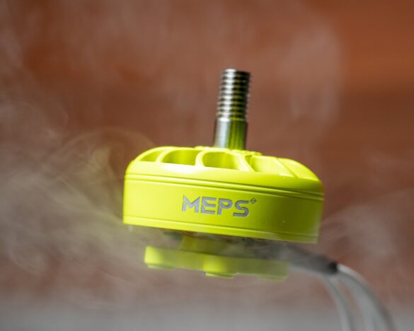 sz2306-fluorescent-green-motor-action